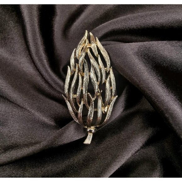 Vintage LISNER Signed Silver Tone Leaf Branch Brooch Pin - Picture 1 of 4